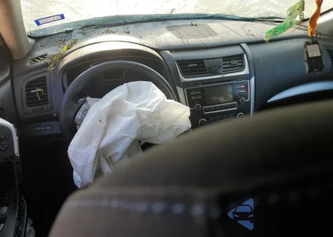 2016 Nissan Altima 2.5 z USA, uszkodzony, nr VIN 1N4AL3AP5GC122795